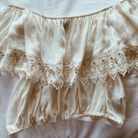 Forever 21 Tops - A off the shoulder top! Forever 21 Tops - A off the shoulder top!